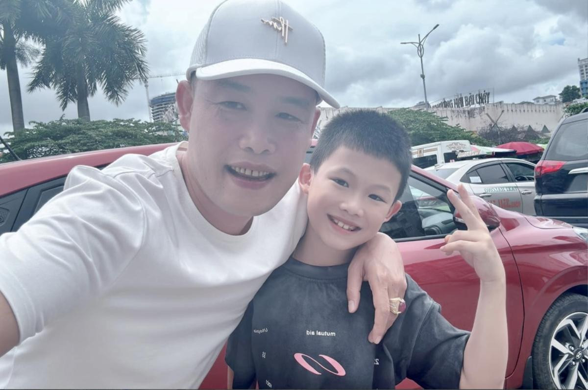 Cuộc sống hiện tại của nghệ sĩ Hiệp Gà sau 3 đời vợ: Sống độc thân vui vẻ, lên chức ông ngoại ở tuổi 47 Ảnh 3
