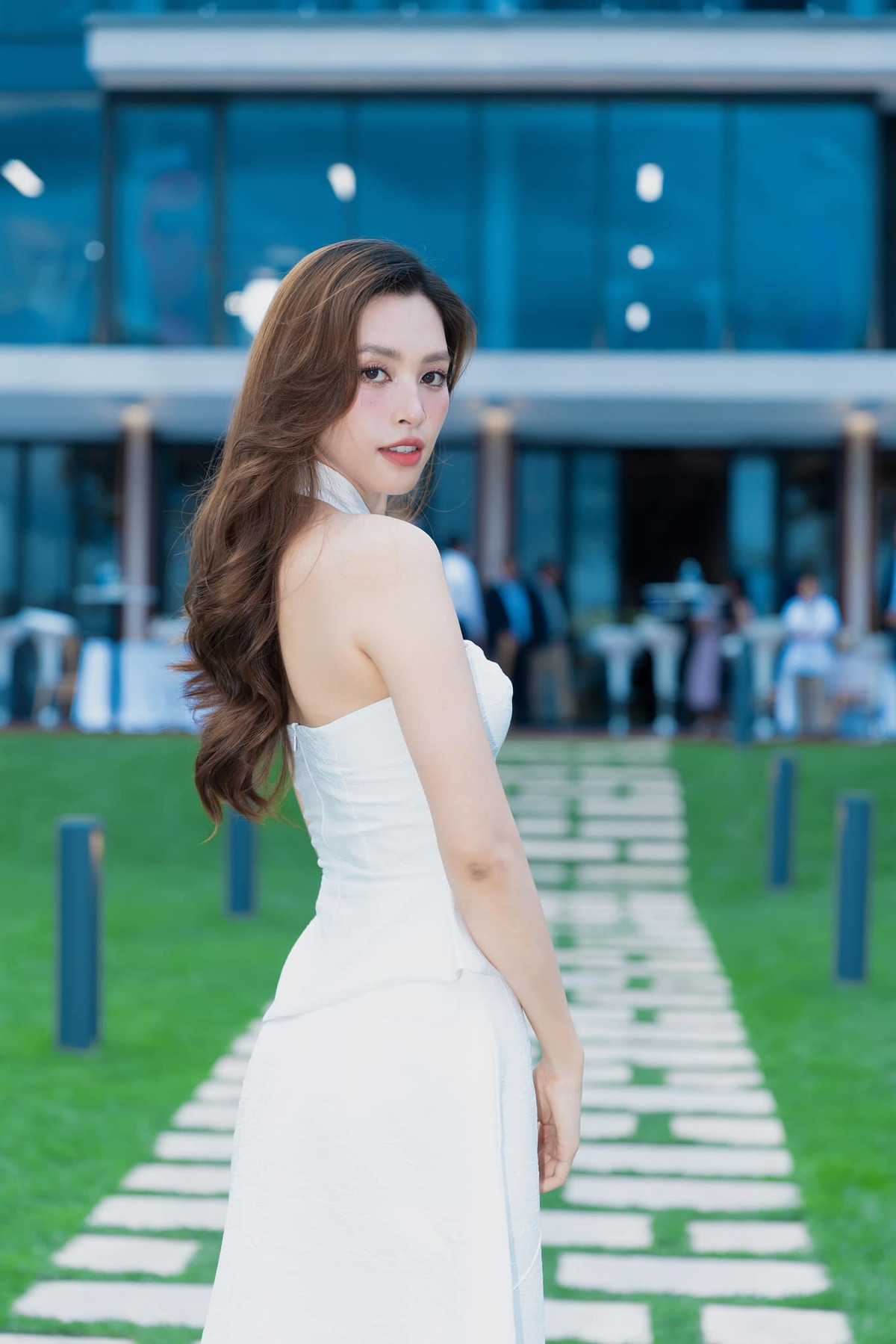 Chuyện gì đang xảy ra với Hoa hậu Tiểu Vy? Ảnh 1