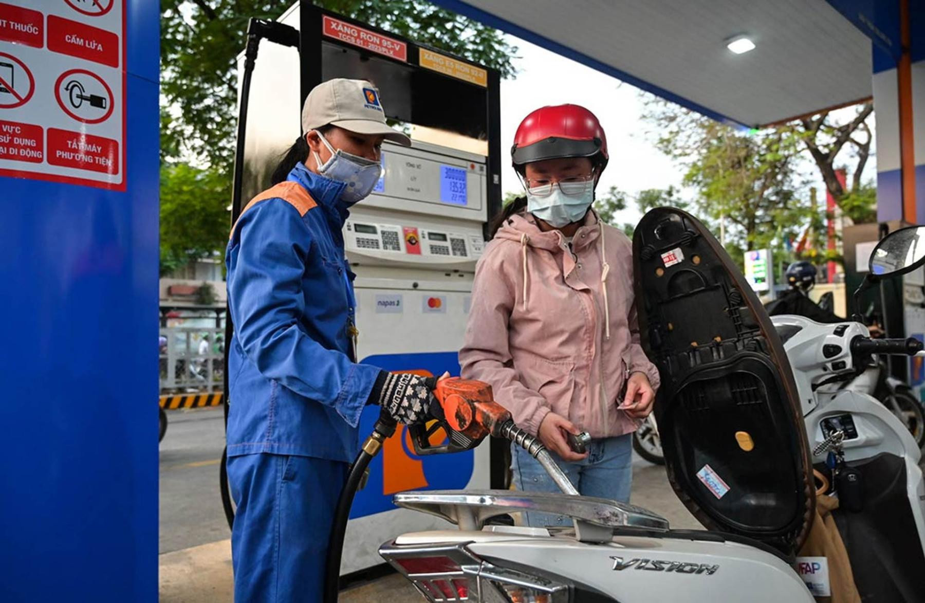 Giá xăng giảm giá lần thứ 4 liên tiếp