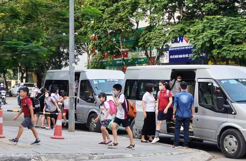 Xe đưa đón học sinh có thể phải sơn màu vàng đậm phủ bên ngoài