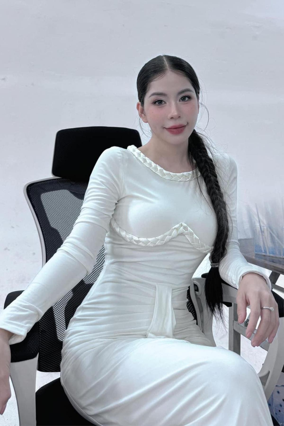 Bố ruột xác nhận Hằng Du Mục bị tác động vật lý, được con riêng của chồng bảo vệ Ảnh 2