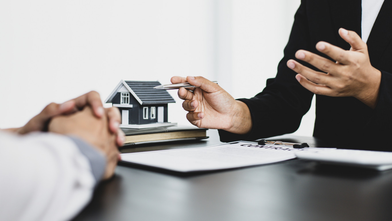 Những loại nhà ở cũ thuộc tài sản công không được bán từ tháng 8/2024
