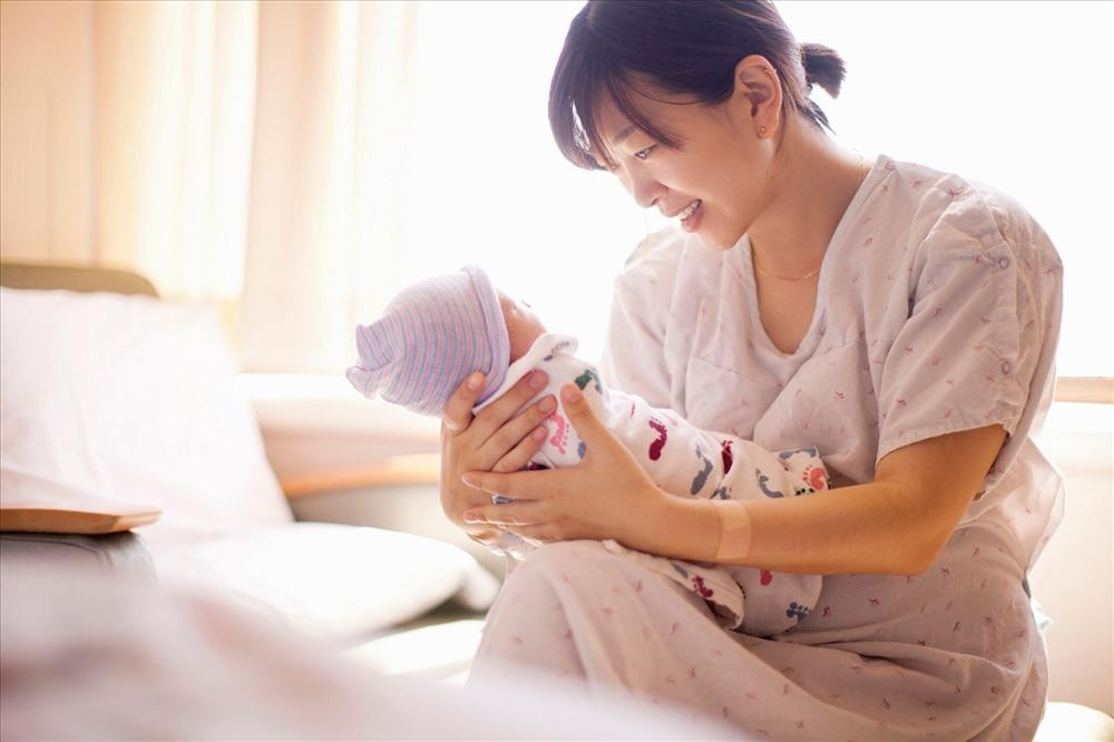 Lao động nữ sinh con được tăng trợ cấp thai sản