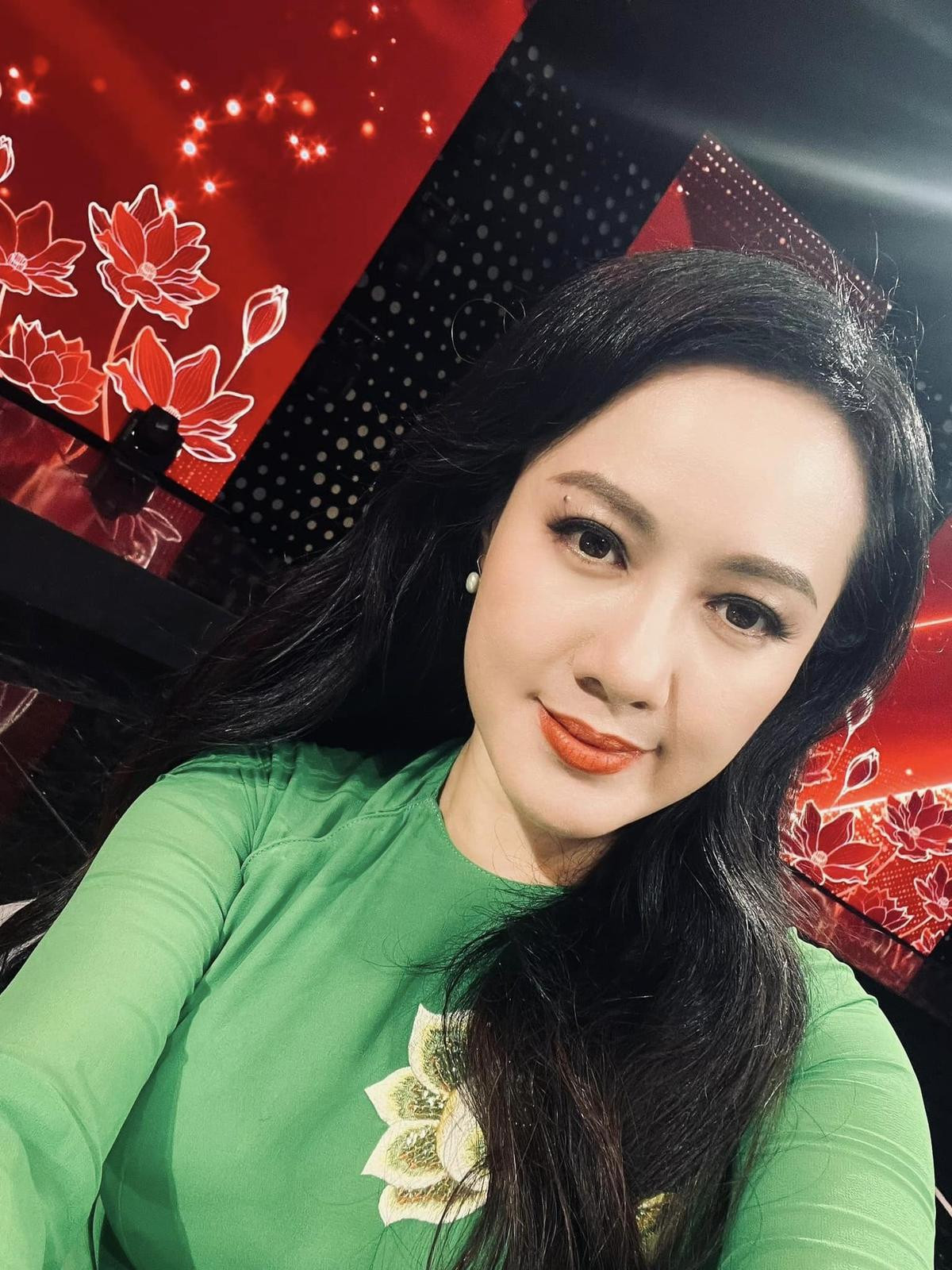 Ngỡ ngàng nhan sắc hiện tại của nữ biên tập viên xinh đẹp sau 3 năm ngừng dẫn Thời sự 19h Ảnh 4
