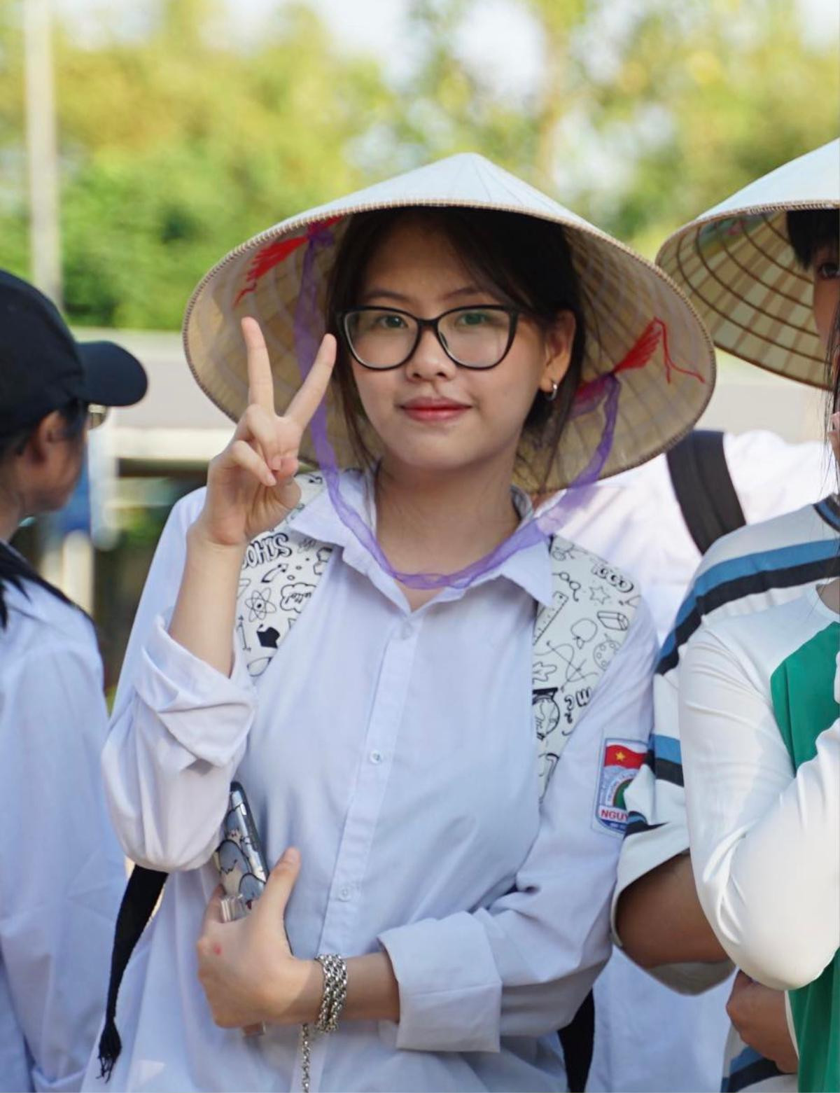 Cô gái 18 tuổi sở hữu tên vừa độc lạ vừa ngắn nhất nhì Việt Nam Ảnh 1