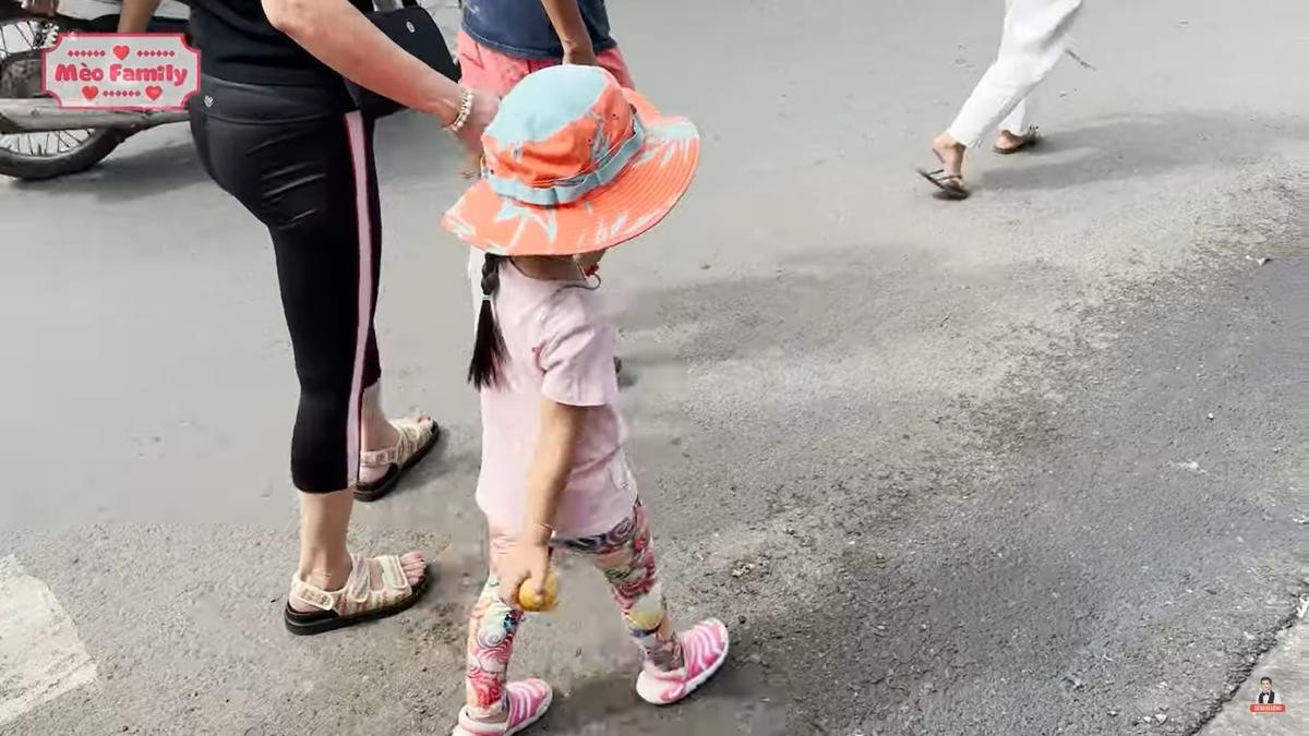 Vợ Đức Tiến đưa con gái về Việt Nam, tiết lộ lý do chưa được gặp mẹ chồng Ảnh 1