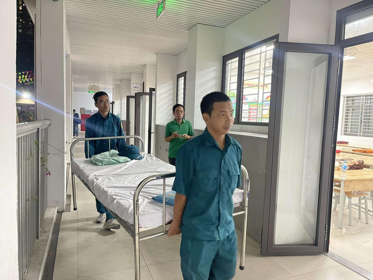 160 người dân ở Hà Nội được di dời trong đêm trước khi bão Yagi đổ bộ Ảnh 4