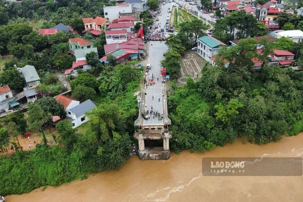 Vụ sập cầu Phong Châu ở Phú Thọ: Bao nhiêu người và phương tiện rơi xuống sông? Ảnh 3