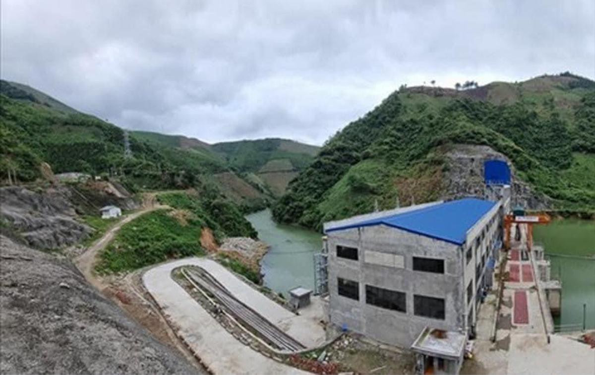 Sạt lở đất gây sập nhà điều hành thủy điện ở Lào Cai: 5 người mất tích Ảnh 1