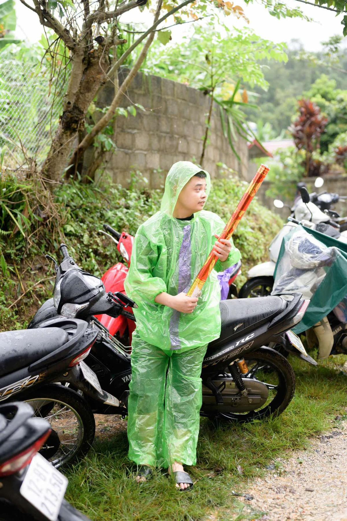 Chú rể Lạng Sơn rước dâu gặp sạt lở đất, cả đoàn không thể về nhà trai kịp giờ Ảnh 2