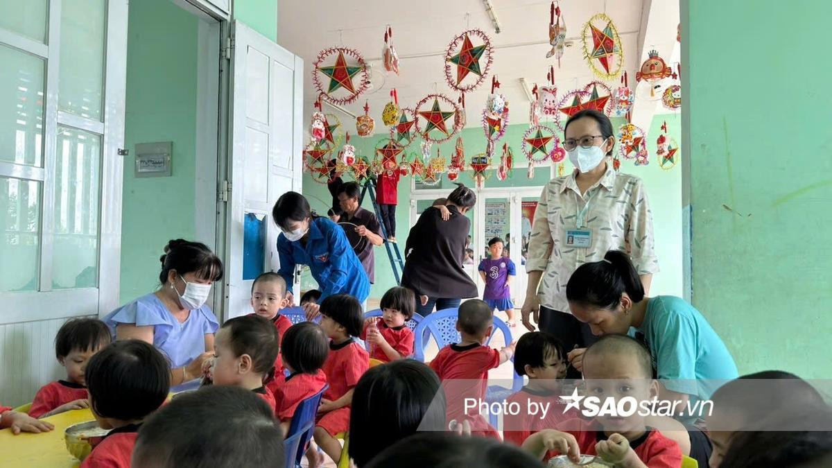 Trung Thu ấm áp đầu tiên của những đứa trẻ được giải cứu từ Mái ấm Hoa Hồng Ảnh 2