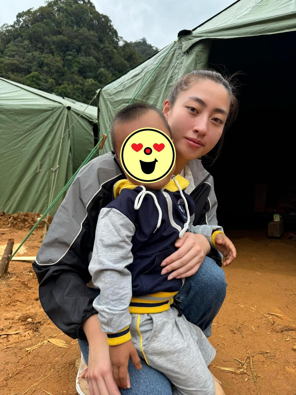 Tiếp nối Hòa Minzy, Lương Thùy Linh nhận bảo trợ hai trẻ mất cha lẫn mẹ do lũ lụt Ảnh 1