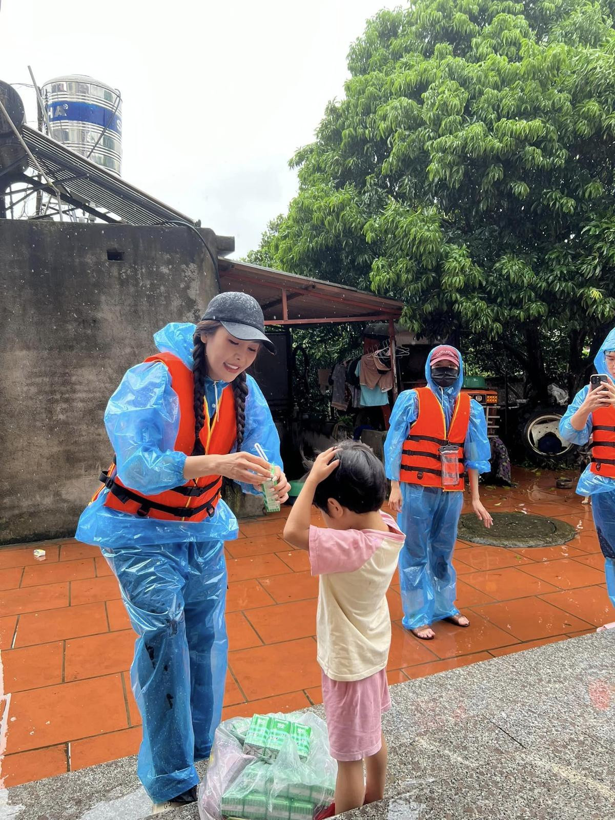 Quế Vân tiết lộ mất tất cả công việc sau ồn ào cứu trợ: 'Chẳng còn gì sau lần bị hàm oan này' Ảnh 4