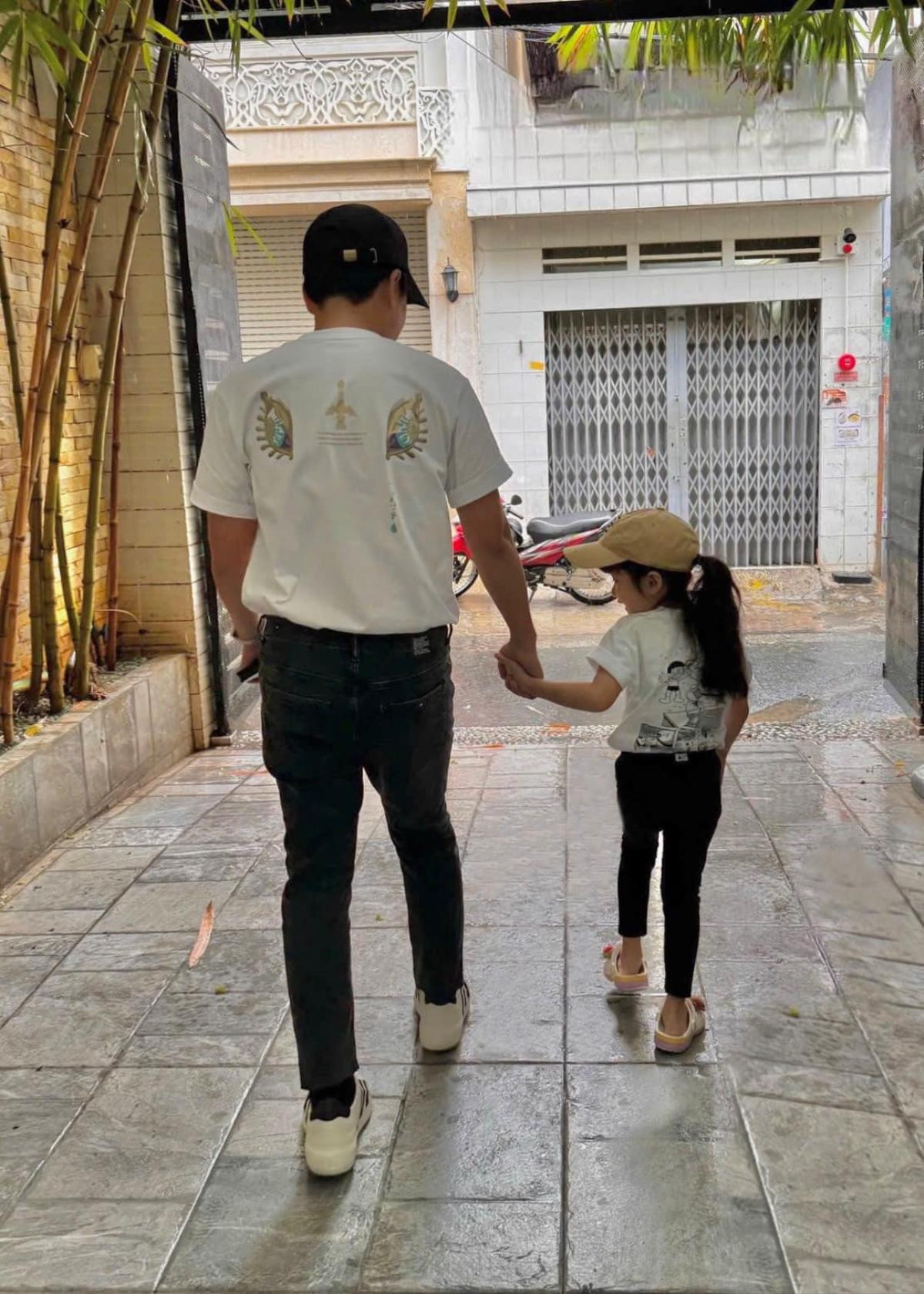 Trường Giang cùng con gái diện đồ đôi, ái nữ xinh xắn dự sẽ hot không kém mẹ Nhã Phương Ảnh 3