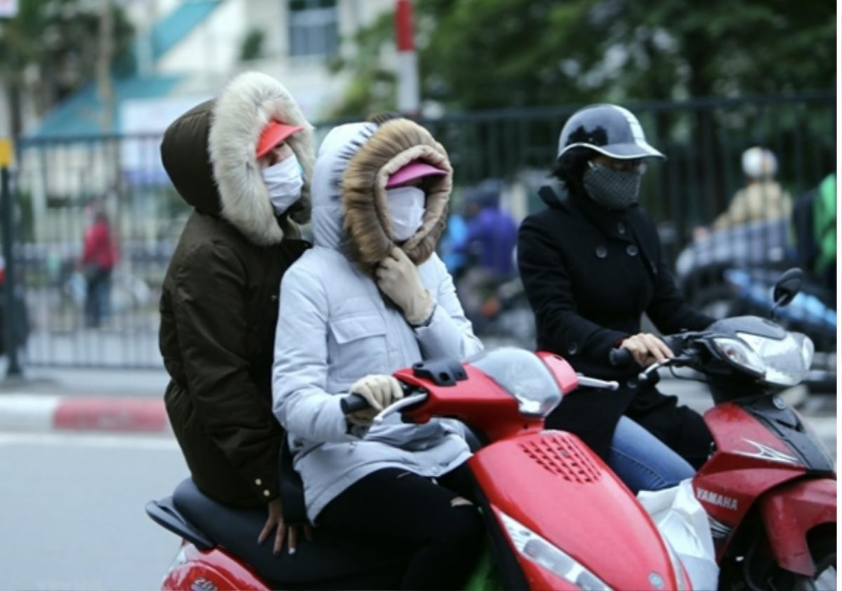 Hà Nội đón không khí lạnh đầu mùa, miền Bắc chìm trong cơn mưa mát Ảnh 2