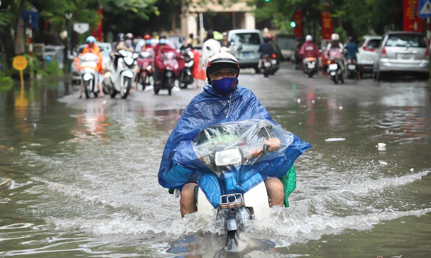 Cảnh báo ngập hàng loạt tuyến phố nội thành Hà Nội