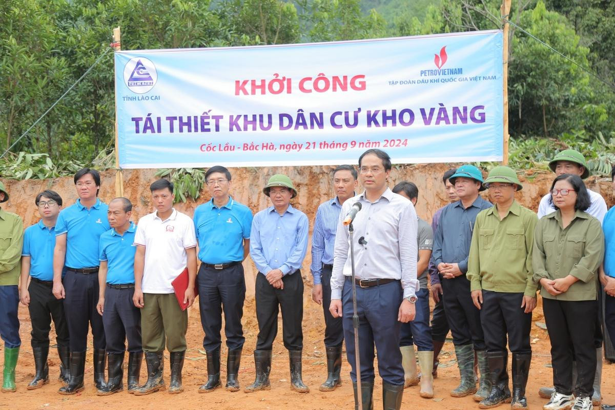 Sạt lở kinh hoàng tại Làng Nủ: Tìm thấy thi thể em bé 1 tuổi, còn 12 người mất tích Ảnh 2