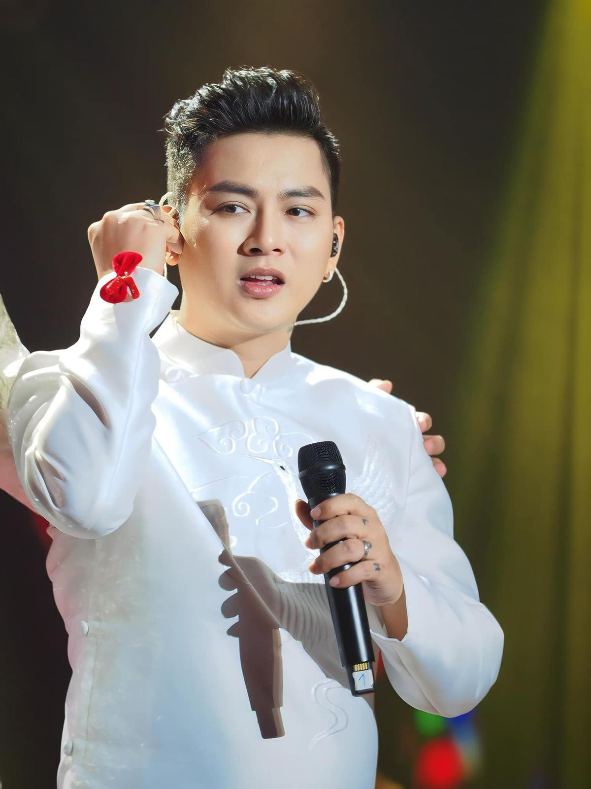 Hoài Lâm được Hoài Linh 'chống lưng' từ năm 13 tuổi rồi bị từ mặt, hiện tại ra sao? Ảnh 2
