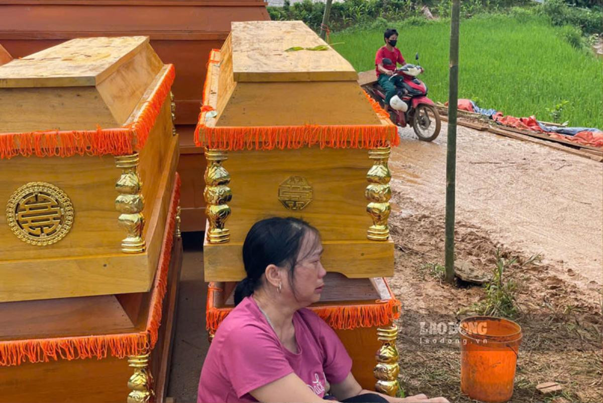 Bé Phúc ở Làng Nủ nghẹn ngào sau 17 ngày mẹ bị vùi lấp: Con nhớ mẹ lắm! Ảnh 2