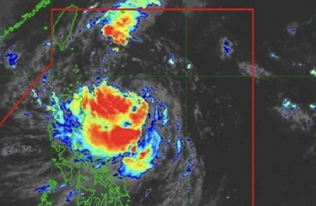 Bão Julian mạnh lên, dự báo trở thành siêu bão càn quét Biển Đông Ảnh 1