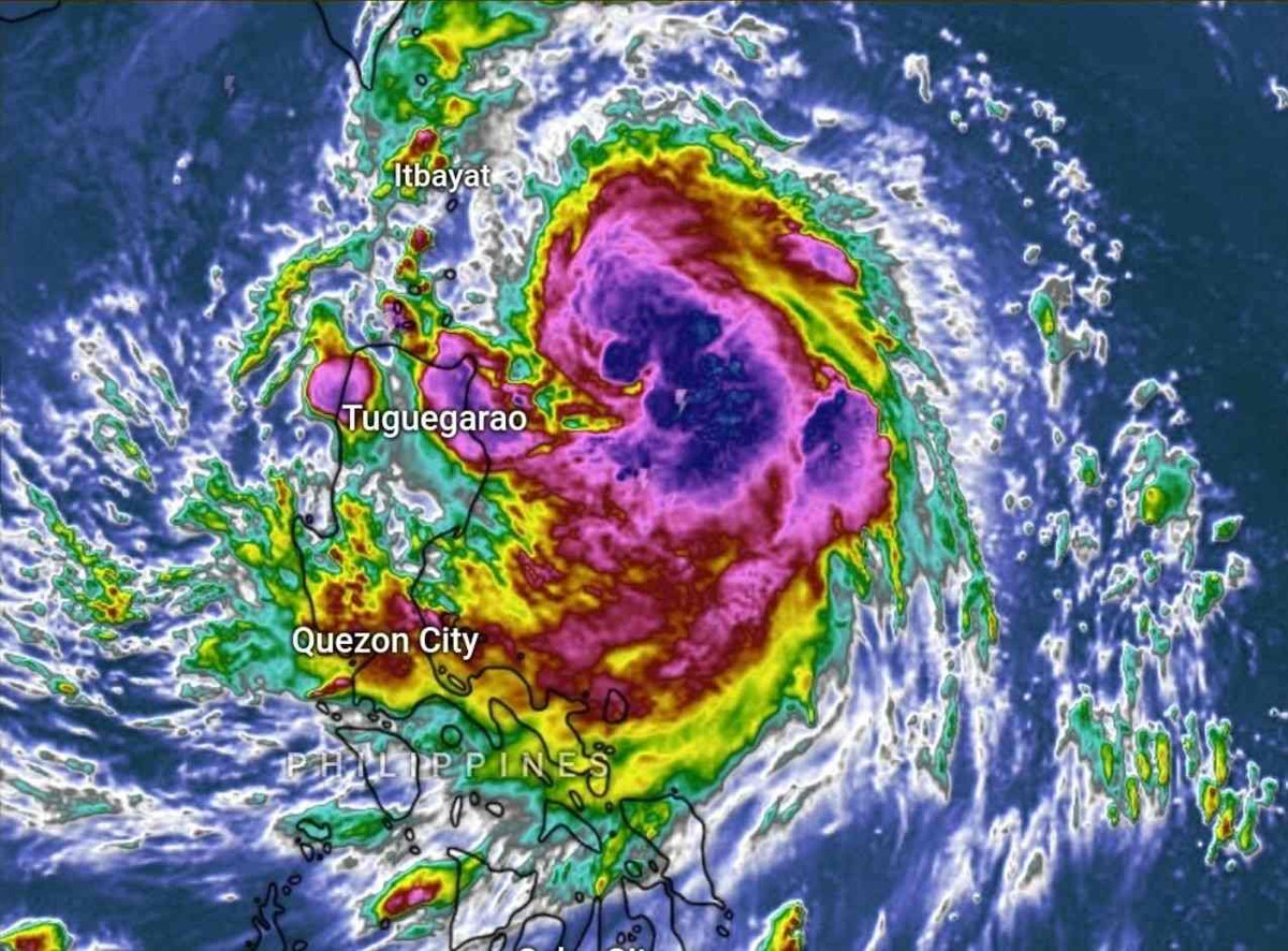 Siêu bão Krathon gần Philippines sắp đổ bộ, nhiều đợt sóng cao 8m Ảnh 1