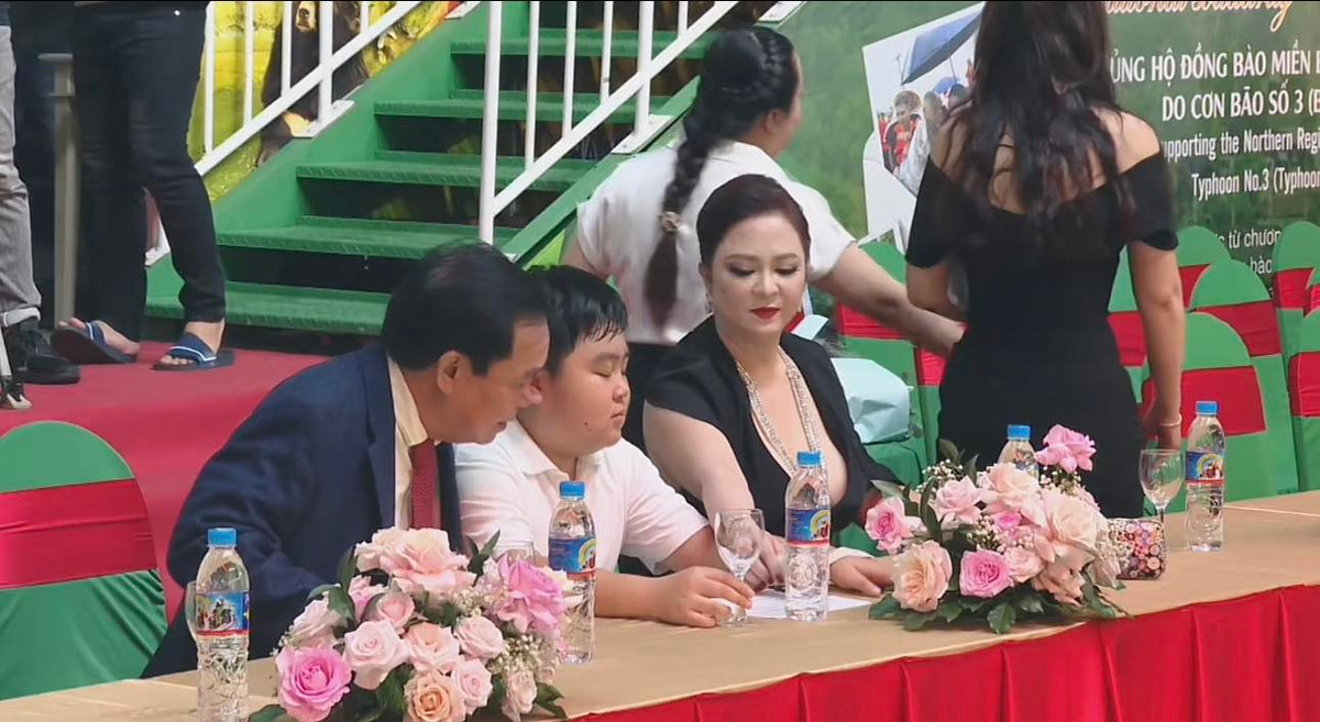 Nguyễn Phương Hằng quyên góp số tiền khủng ủng hộ đồng bào bị bão lũ Ảnh 1