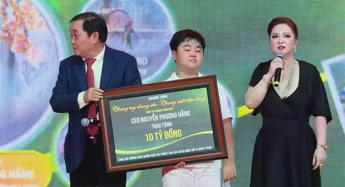 Nguyễn Phương Hằng quyên góp số tiền khủng ủng hộ đồng bào bị bão lũ Ảnh 2