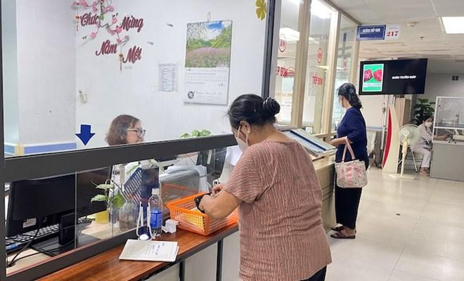 Xuất trình thẻ BHYT muộn, có được thanh toán trực tiếp chi phí KCB?