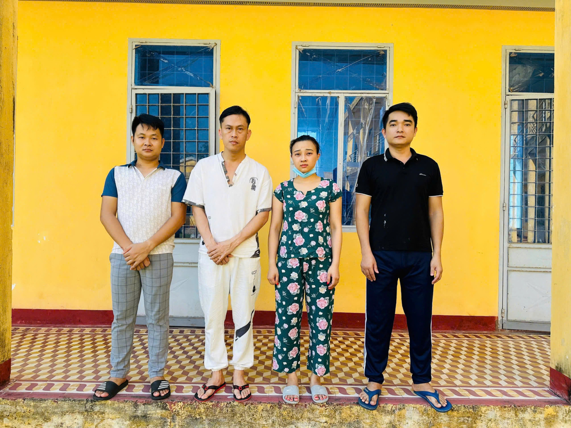 Bắt nhóm đối tượng lập sàn chứng khoán "ảo" lừa hơn 207 tỷ đồng - Ảnh 1.