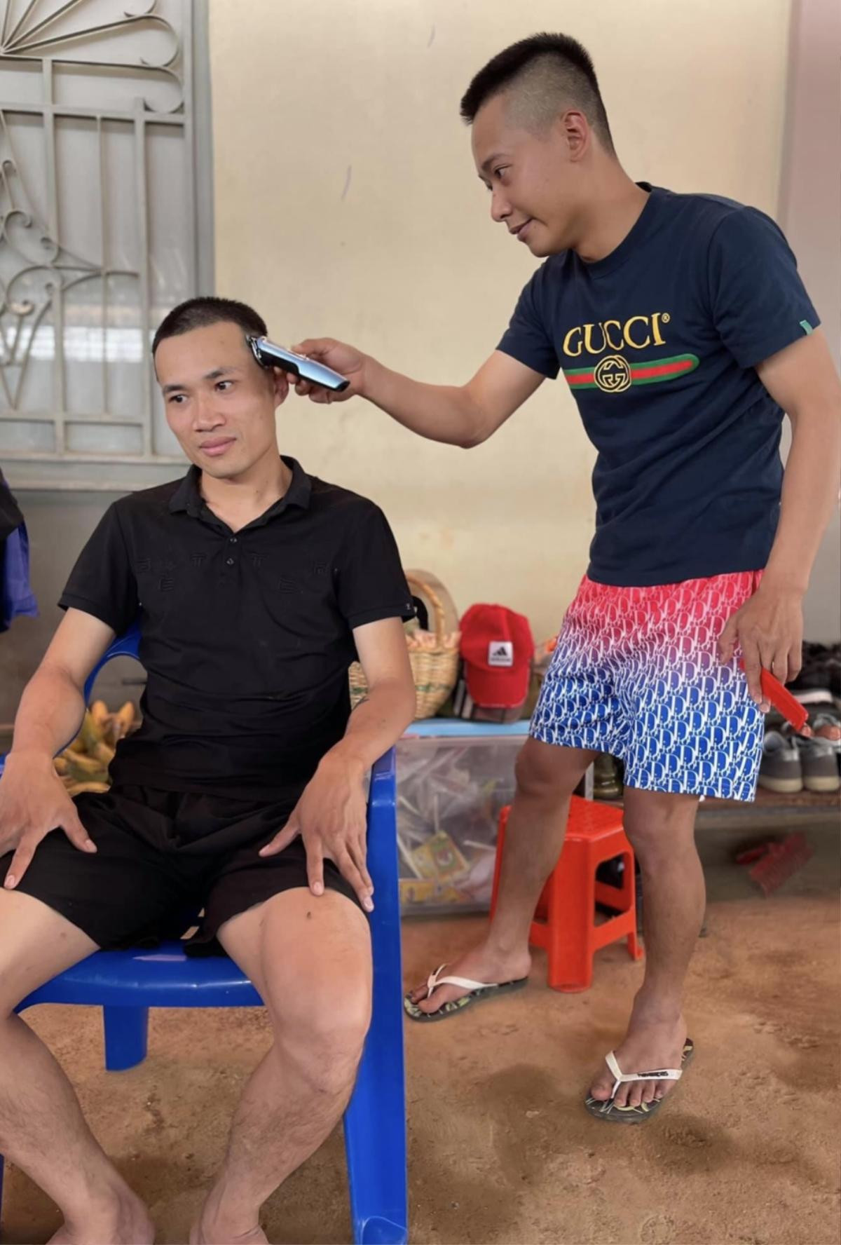 Vụ thành viên team châu Phi cầm tiền bỏ trốn: Quang Linh Vlogs lên tiếng Ảnh 1
