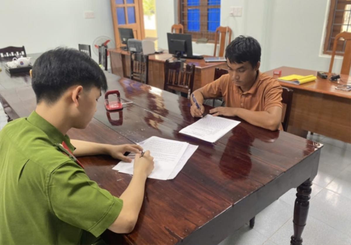 Tóm gọn thanh niên ban ngày trộm cắp, đêm về ngủ gầm cầu Ảnh 1