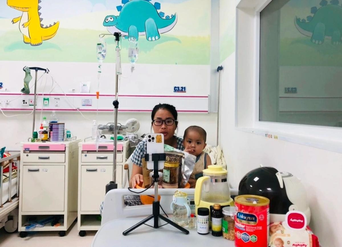 'Đặc cách đặc biệt' giúp đỡ người mẹ nuôi con ung thư của Phạm Thoại Ảnh 1