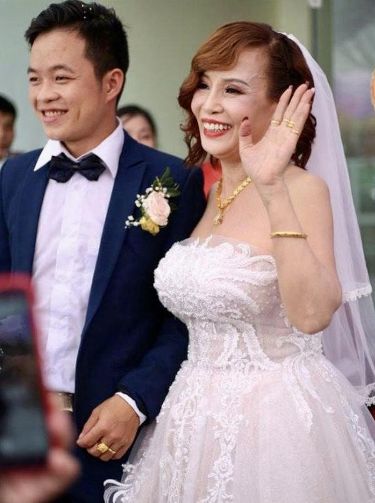 Chồng trẻ của cô dâu Thu Sao tâm trạng bất ổn, chuyện gì đang xảy ra? Ảnh 3