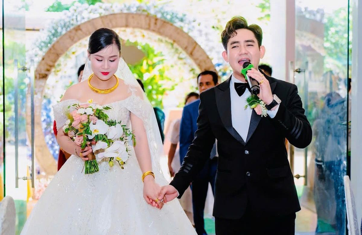 Vợ cố ca sĩ Vân Quang Long tái hôn Ảnh 3