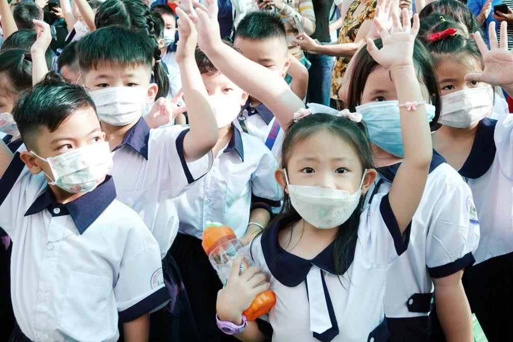 Đề xuất miễn học phí cho con giáo viên