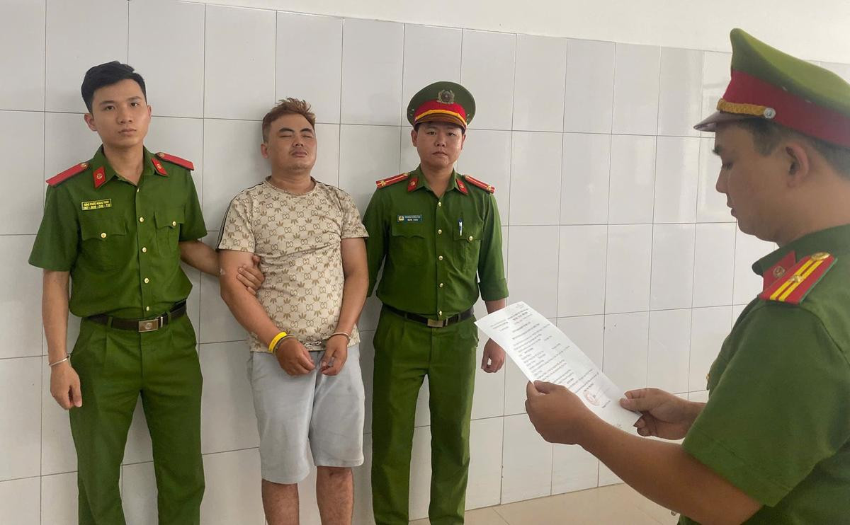 Nam thanh niên sát hại bạn gái sau màn cầu hôn bị khởi tố tội giết người Ảnh 1