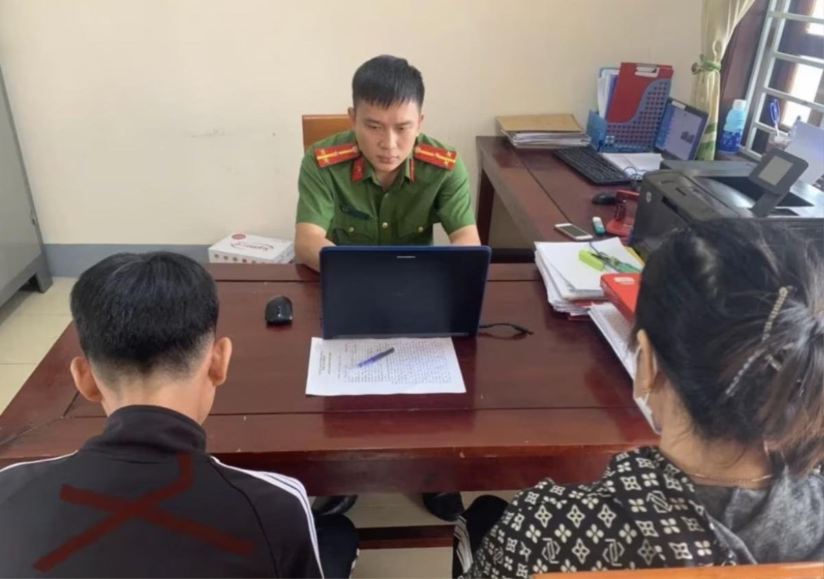 Khởi tố nam sinh lớp 11 bắt bạn học ăn đất, hút thuốc không nhả khói Ảnh 1