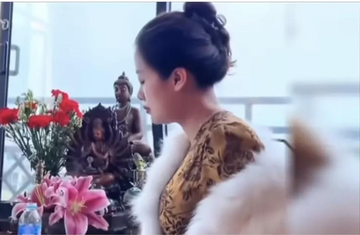 'Cô đồng bát nước' bị triệu tập, động thái mới lạ gây chú ý Ảnh 1