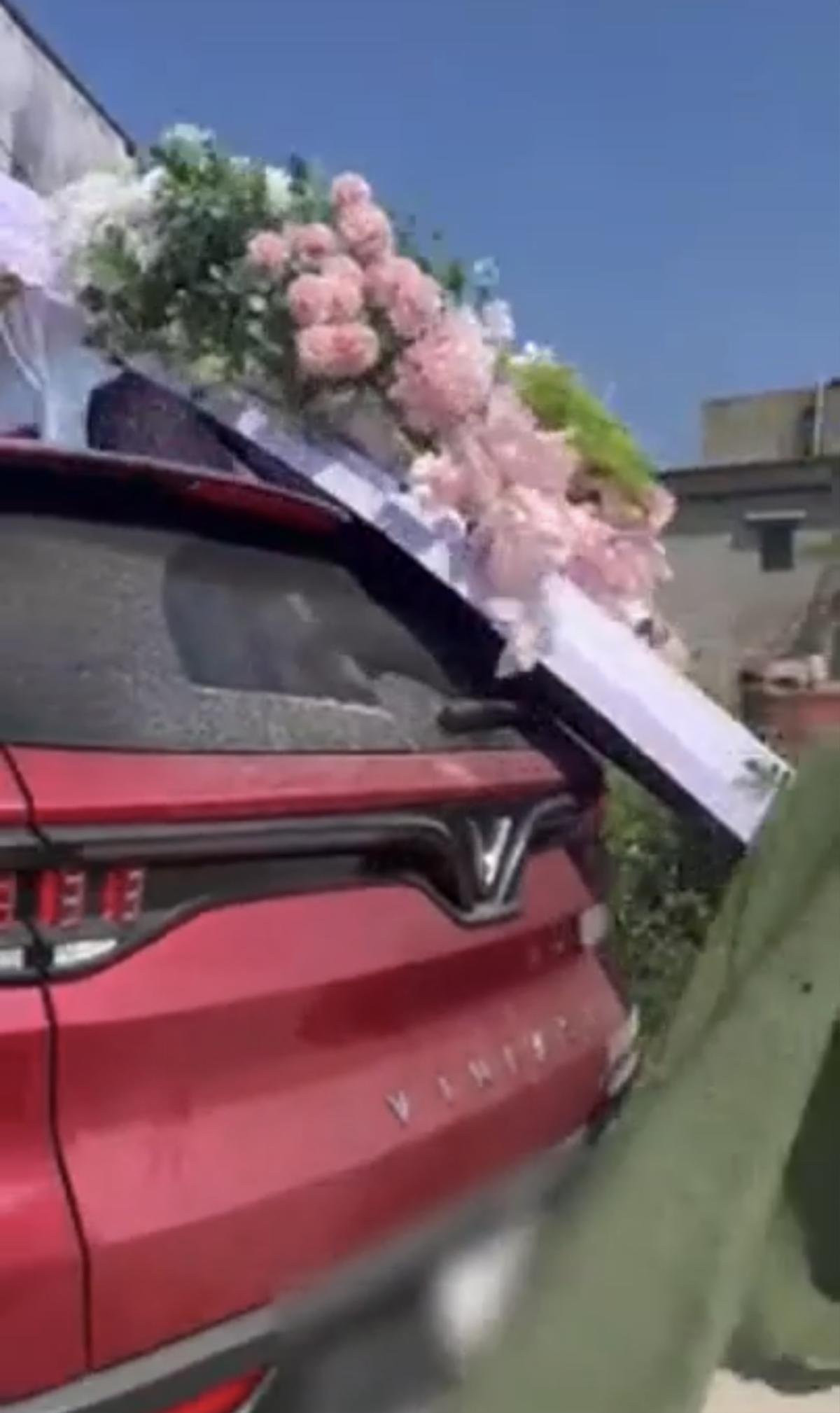 Tài xế tông gãy rạp cưới nhà hàng xóm, cô dâu mất ngủ cả đêm tiết lộ lý do phá hoại Ảnh 2