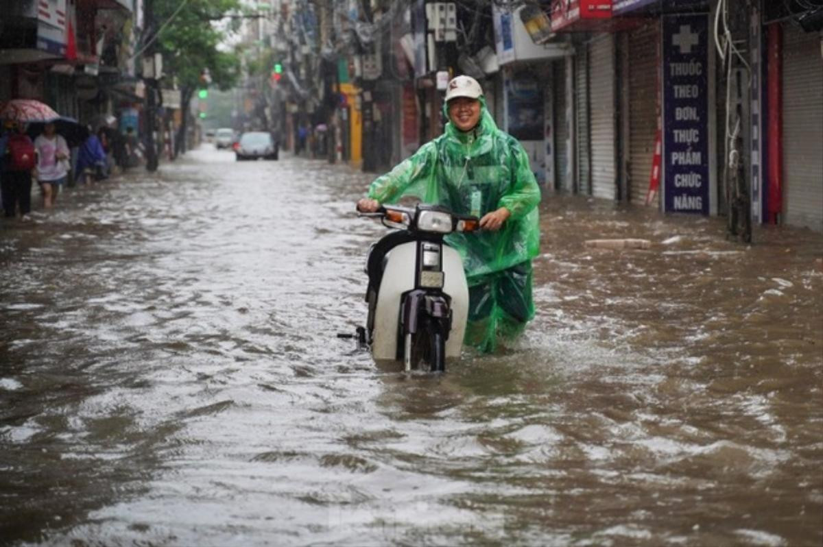 Dự báo thời tiết hôm nay (12/11): Thừa Thiên Huế đến Phú Yên đón mưa lớn Ảnh 1