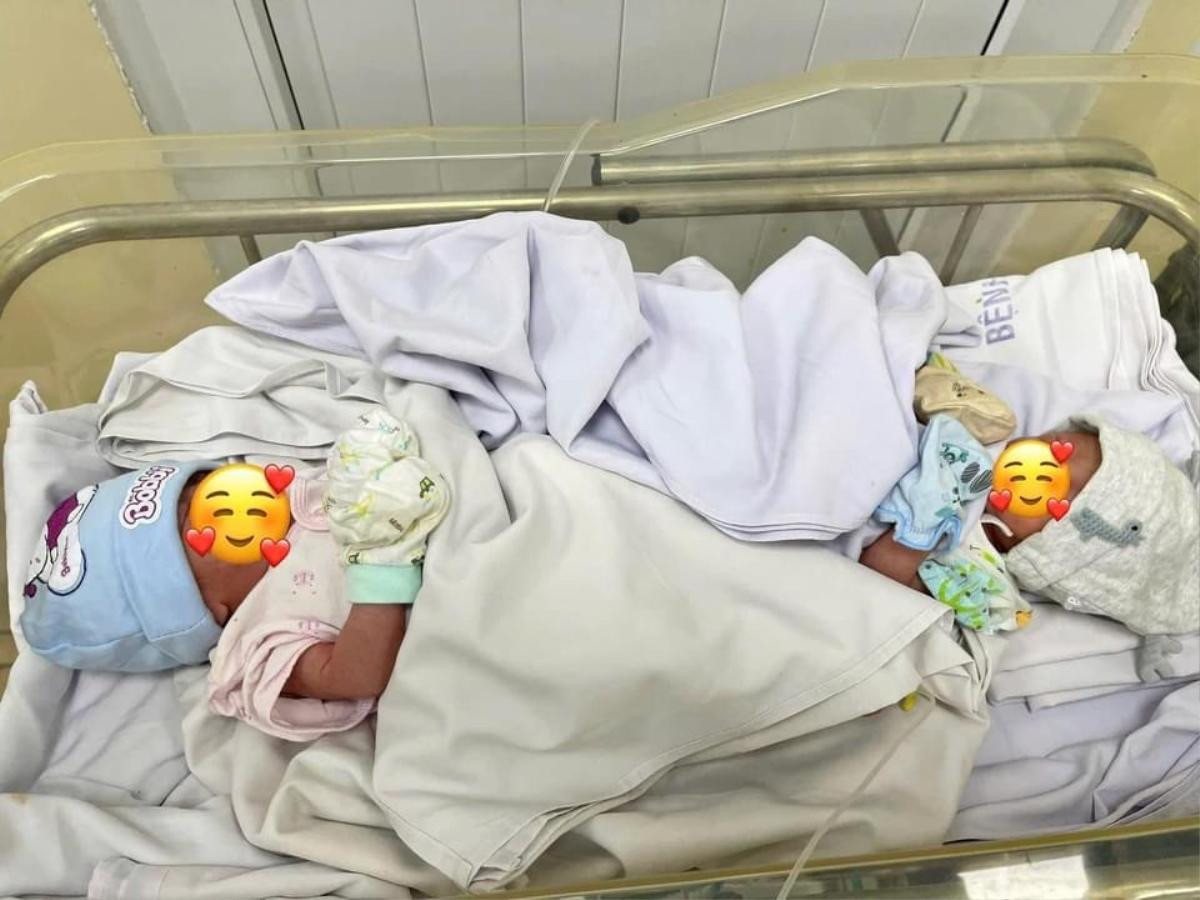 Xót xa 2 bé trai sơ sinh bị bỏ rơi trong thùng xốp, được người lạ ủ ấm suốt 4 tiếng Ảnh 2