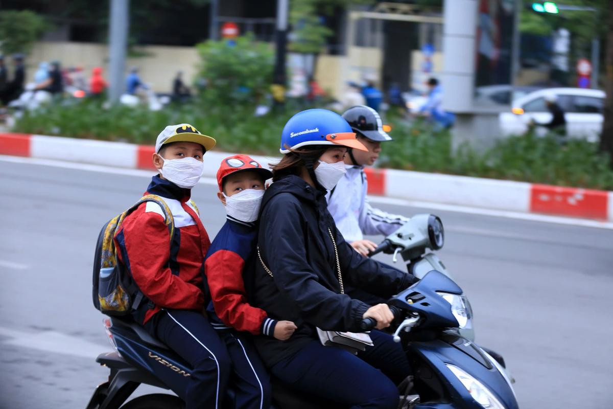 Chùm ảnh: Người dân Thủ đô đón đợt rét đầu tiên năm 2024 Ảnh 6