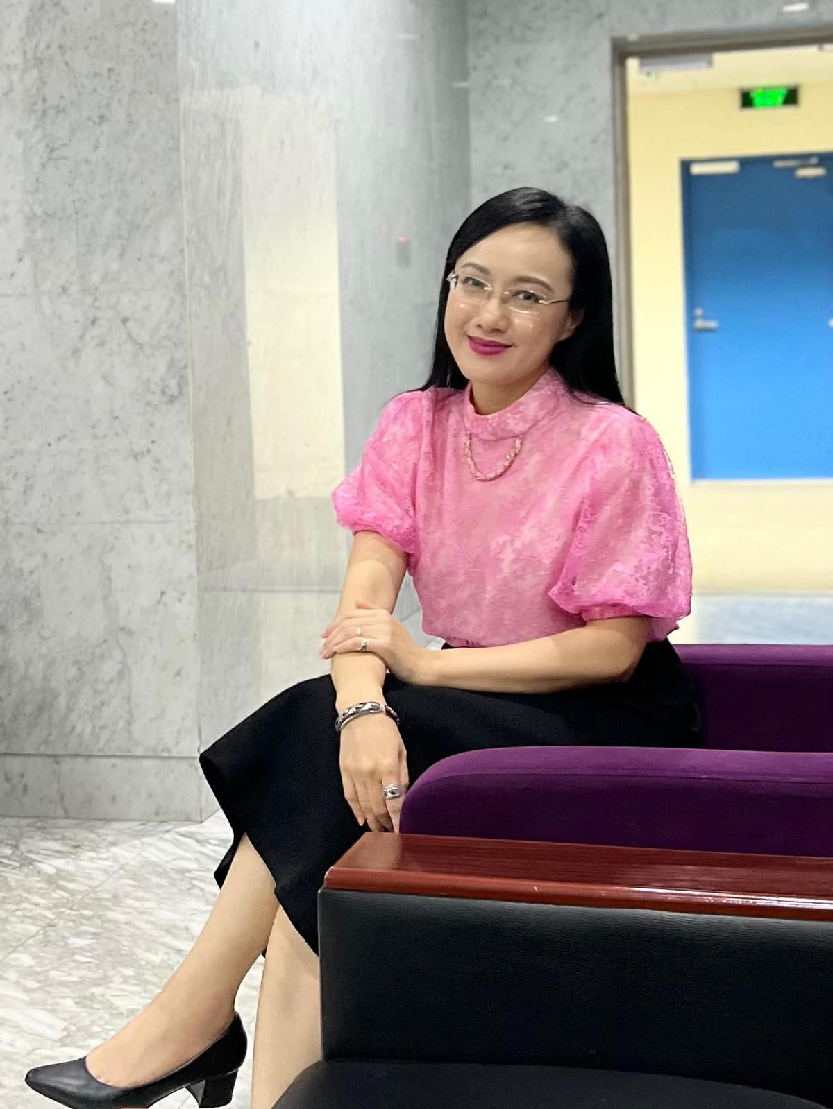 Có thể là hình ảnh về 1 người và đang cười
