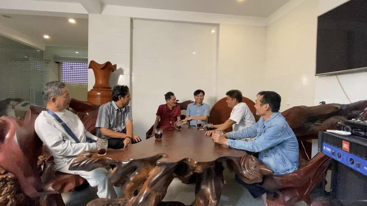 Thương Tín gặp nguy hiểm, 2 chân biến dạng không thể đi được Ảnh 1