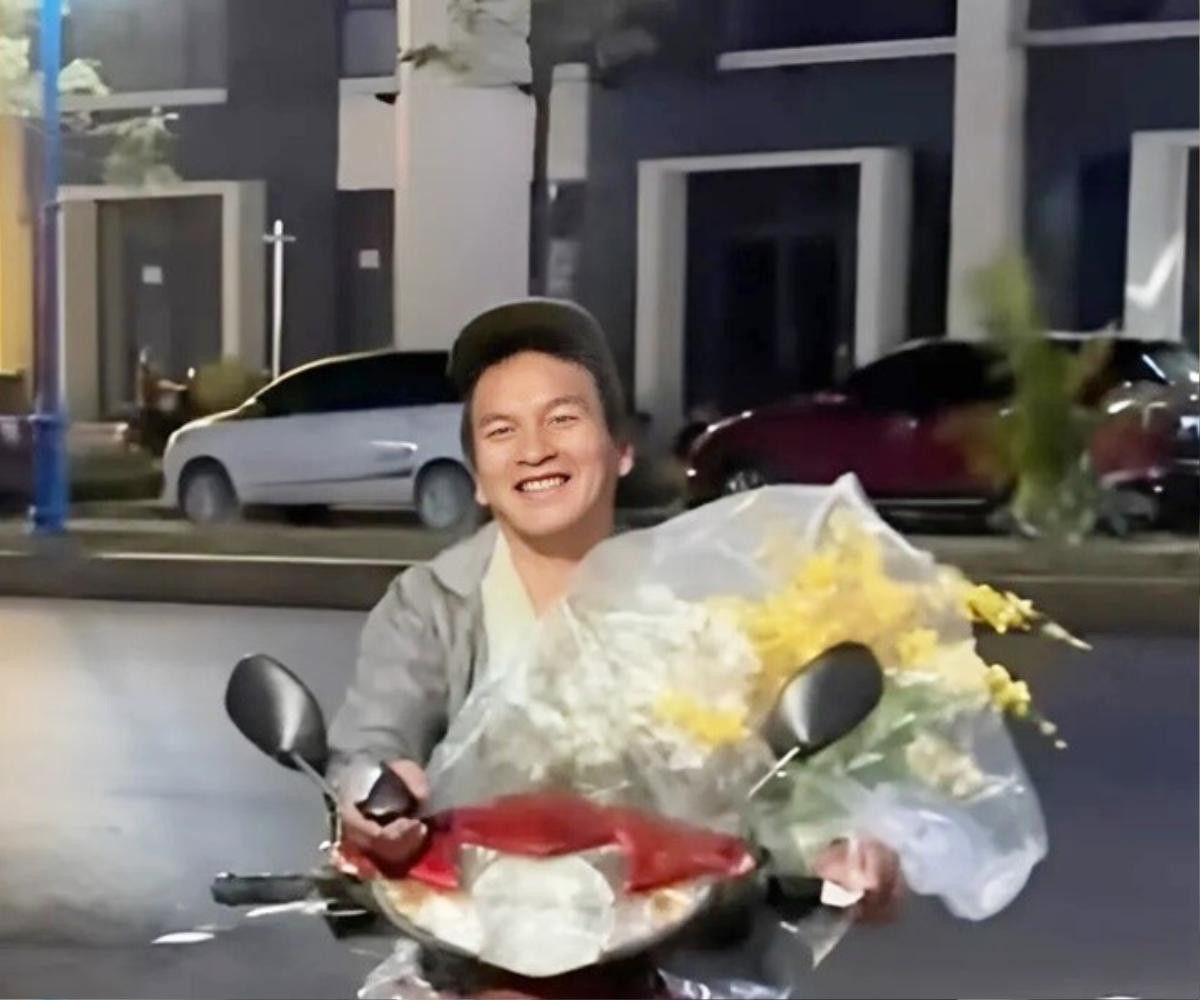 Shipper lạc đường 2 tiếng mới giao được hàng, phản ứng của khách gây bất ngờ Ảnh 1
