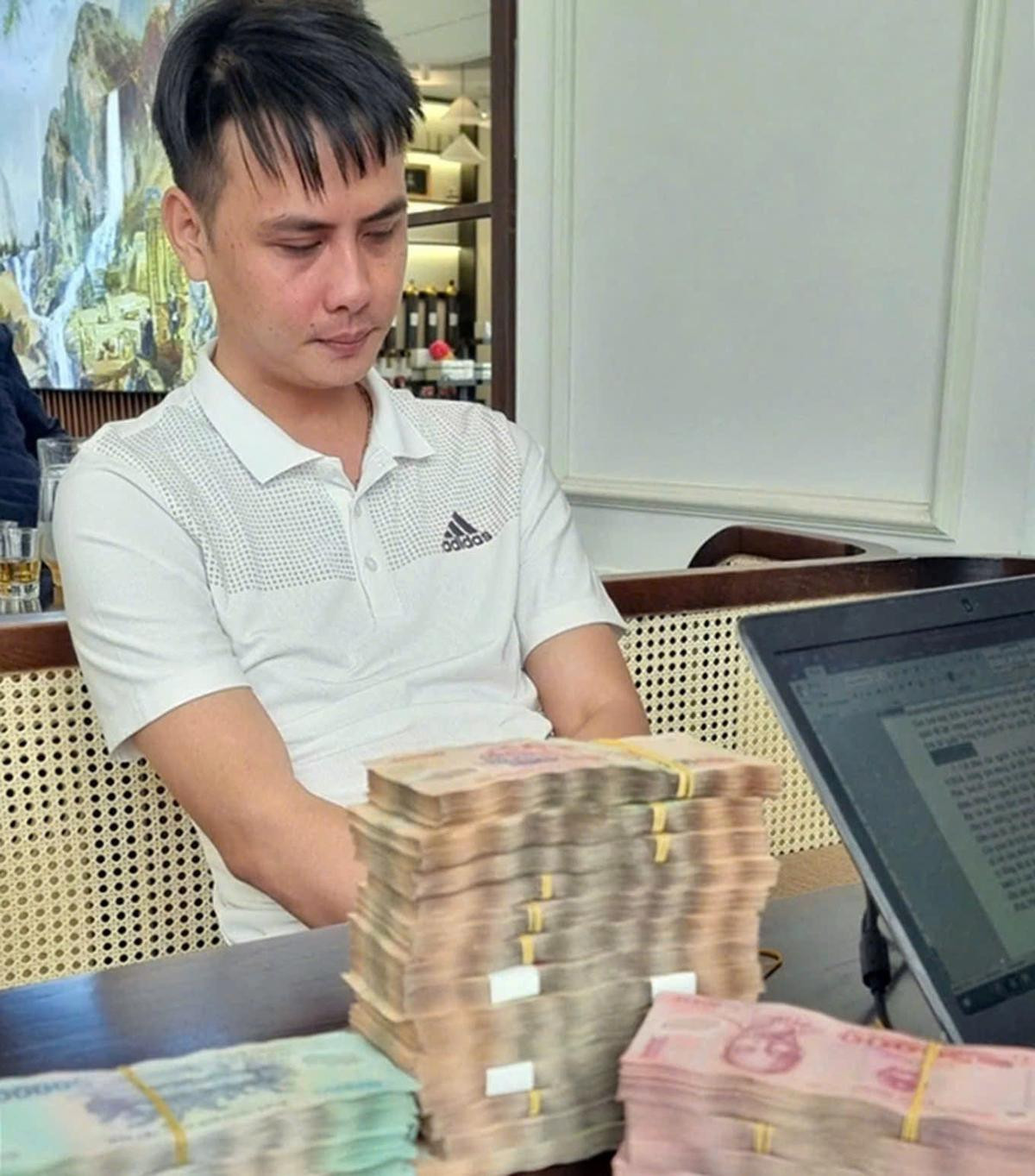 'Phi công trẻ' doạ tung clip nóng tống tiền người tình 1 tỷ đồng Ảnh 1
