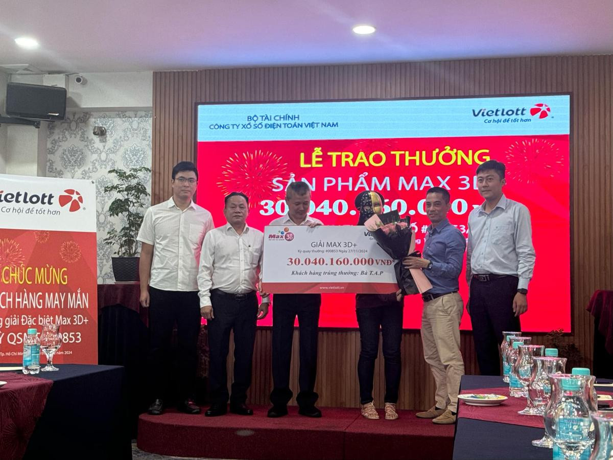 Người phụ nữ làm thuê ở TPHCM lập kỷ lục khi trúng đến 30 giải đặc biệt Ảnh 1