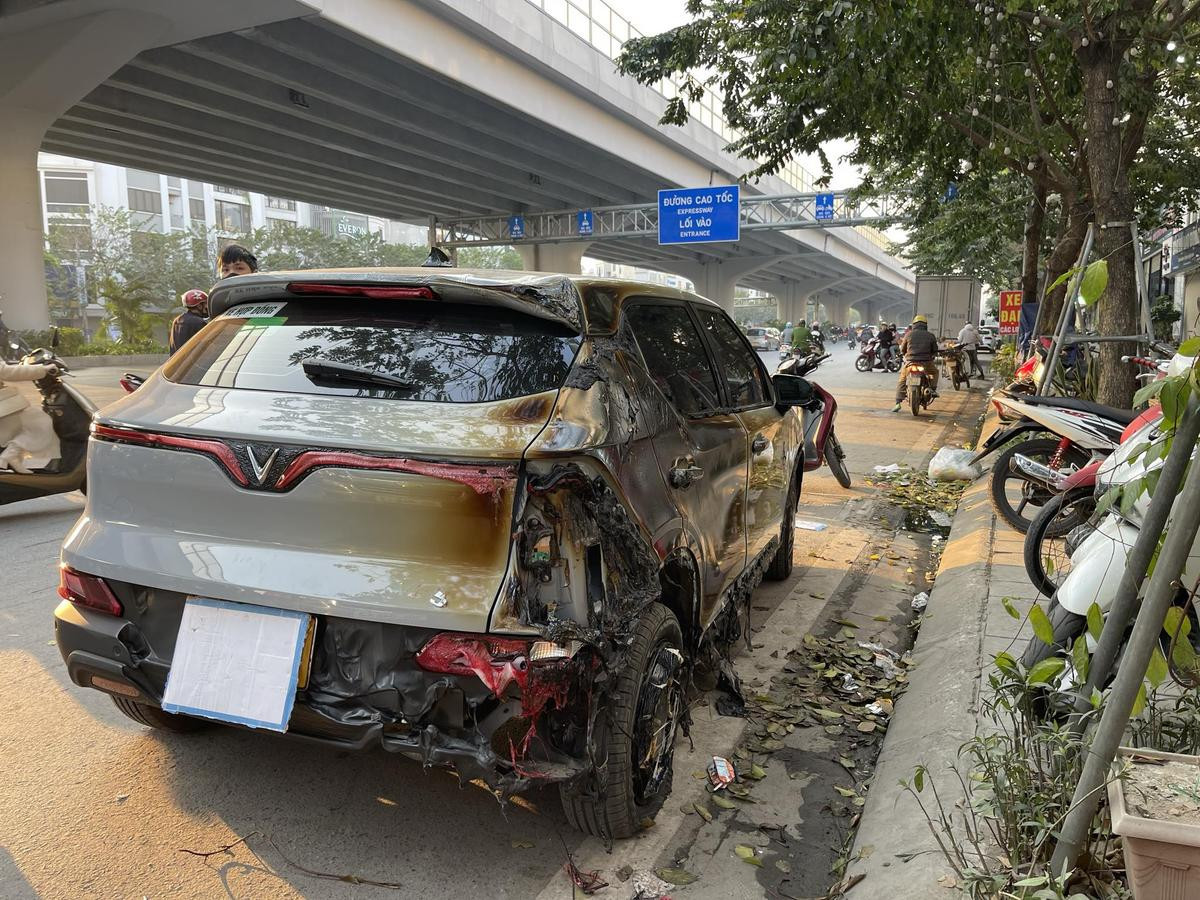 Hình ảnh mới nhất hiện trường vụ cháy quán hát làm 11 người tử vong ở Hà Nội Ảnh 5