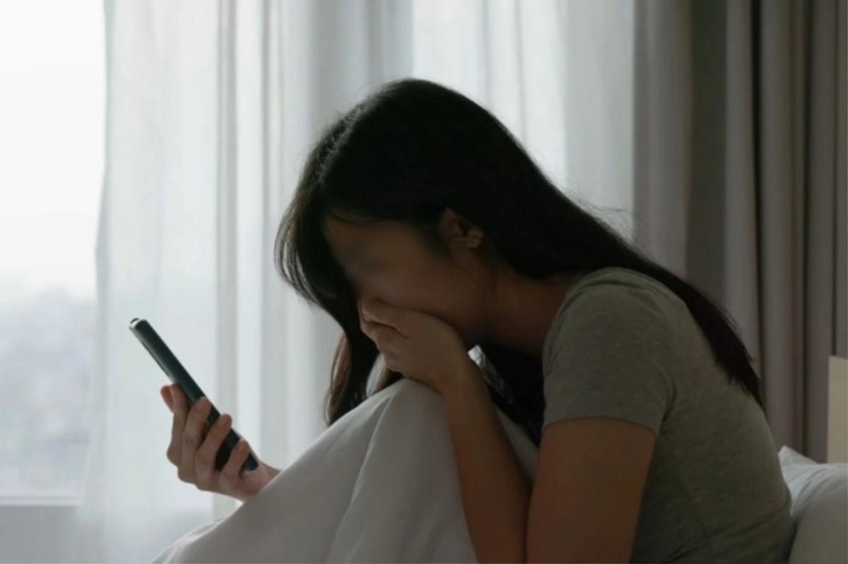 Tin lời shipper đã bỏ hàng vào nhà, cô gái dại dột quét mã QR liền 'bay' 100 triệu đồng Ảnh 1