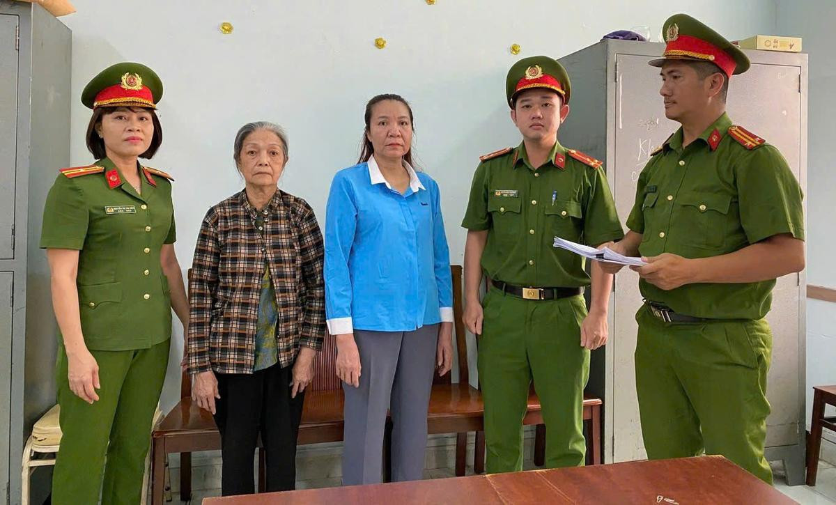 'Rùng mình' trước lời khai của chủ mái ấm Hoa Hồng: Có bé bị đánh đập, cho dầu gió vào miệng Ảnh 1